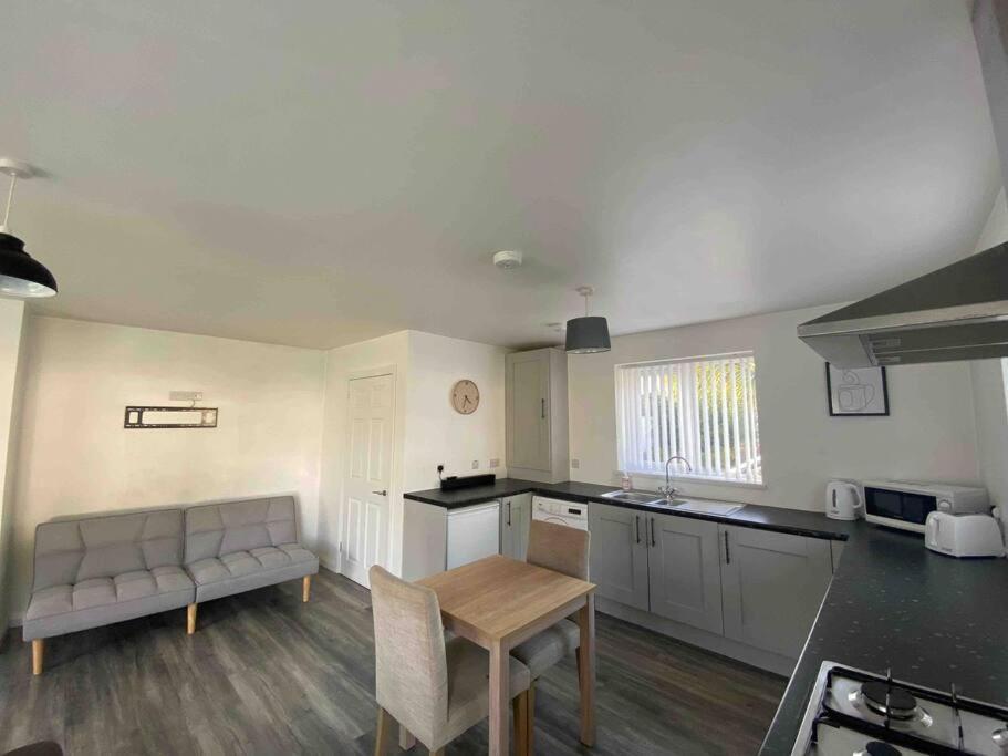 Conveniently Located, Close To City And Quiet Area Londonderry Exteriör bild